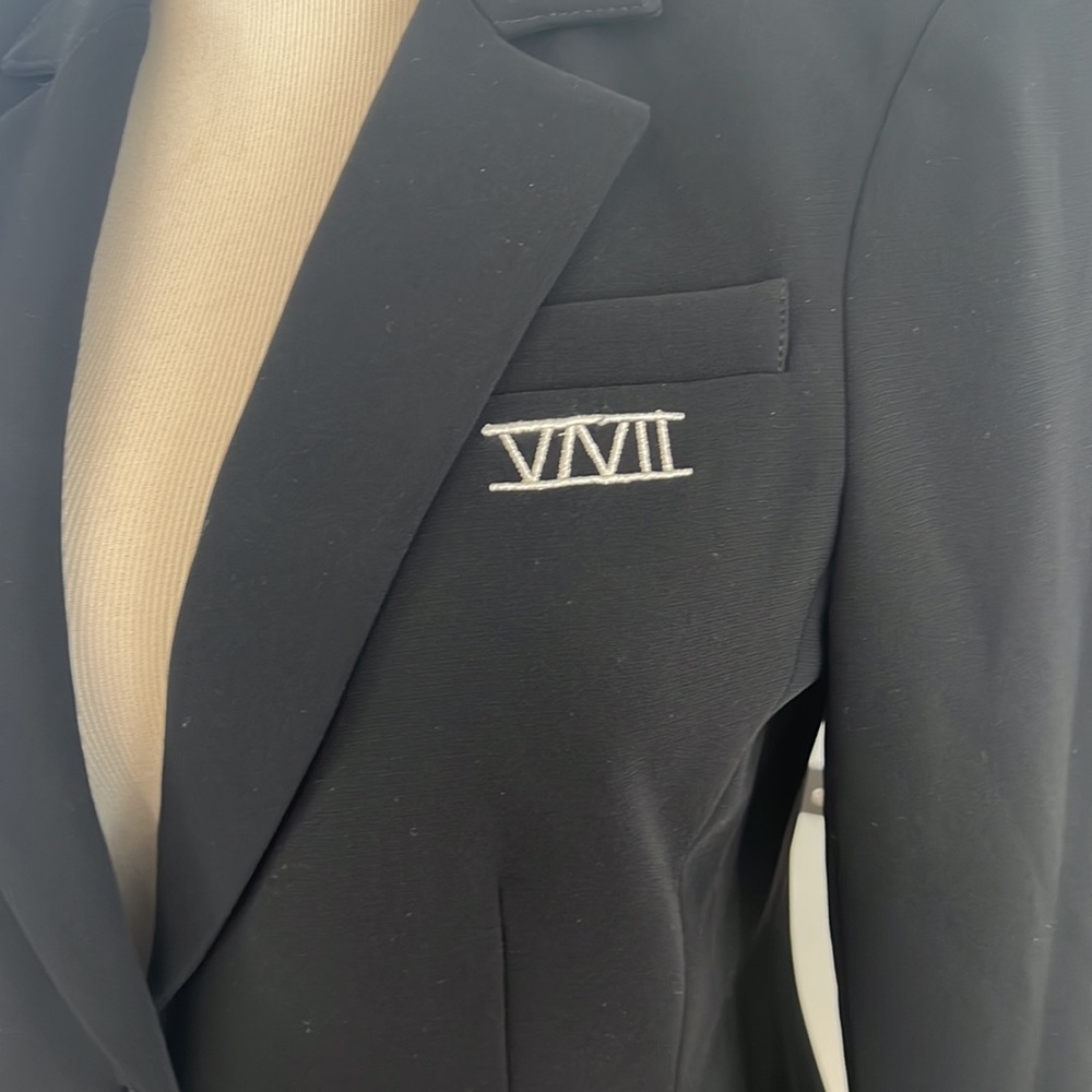 cinq a sept Black Crepe Lamour Pax Jacket. 0 - Picture 3 of 9